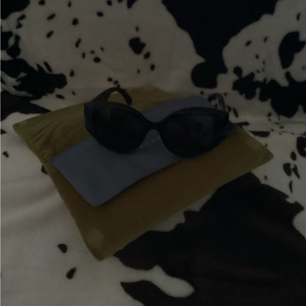 💋😎Gucci Sunglasses💕😎 - Picture 5 of 10